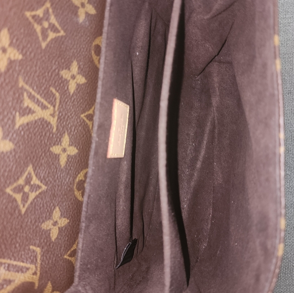 Louis Vuitton Pochette Metis - Picture 6 of 10